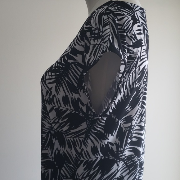 Christopher Banks Palm Print Women's Dress Top Shorts Sleeve Medium Black White - Picture 2 of 8
